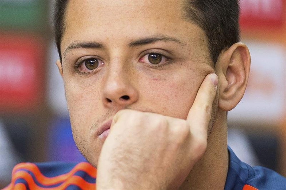 Chicharito ficou de fora de clássico. EFE/Maja Hitij