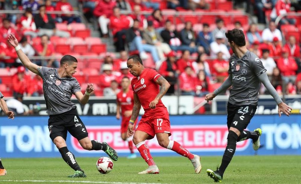 Los únicos equipos de Colombia y México que siguen entrenando. EFE/Alex Cruz