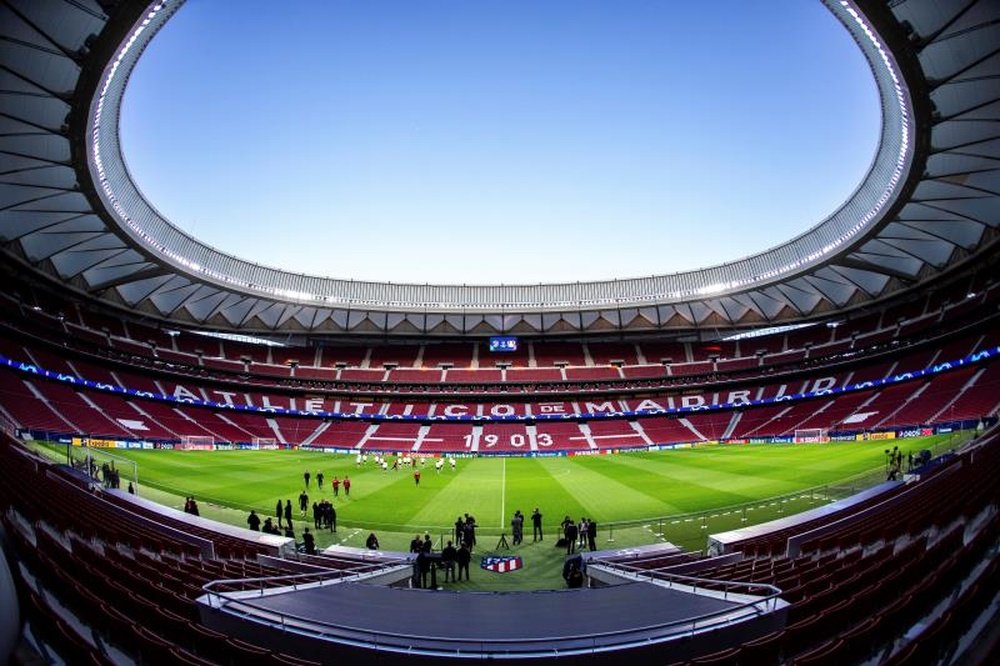 El Atlético ha puesto mámparas contra el viento en el Wanda. EFE