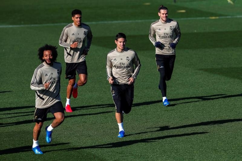 James y Bale, nueve días para salir o ver de nuevo a Zidane. EFE/Emilio Naranjo