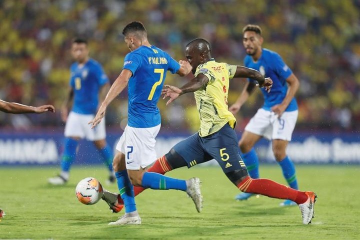 Una Brasil con dudas salva el empate ante Colombia