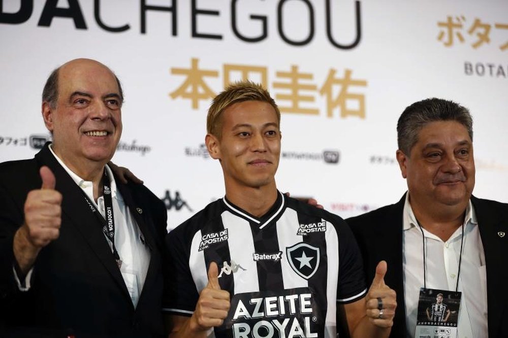 Keisuke Honda compreende necessidade dos clubes nesta crise. EFE/Marcelo Sayão