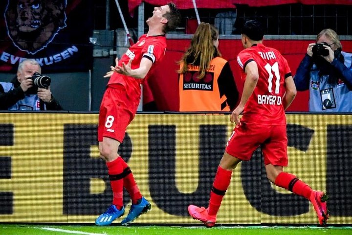 El Bayer Leverkusen se cuela en la fiesta de Sancho
