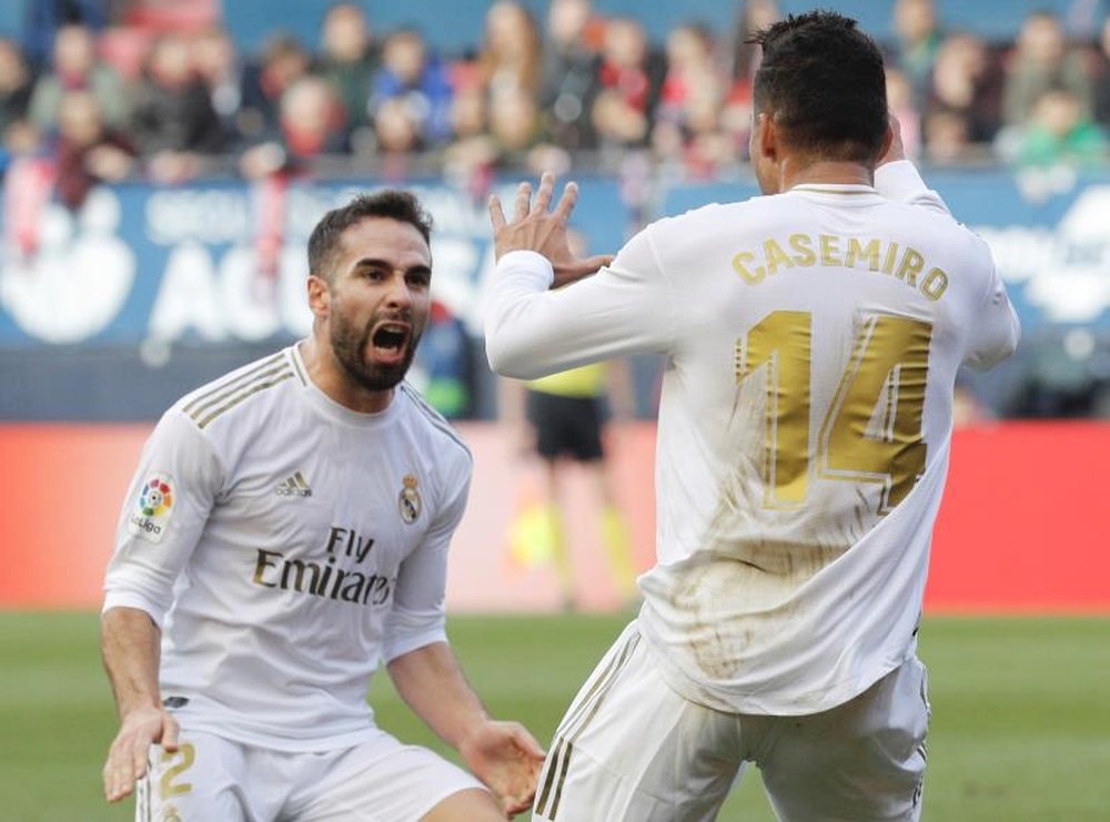 Jogadores do Real Madrid comemoram virada sobre o Osasuna. EFE