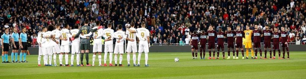 Minute's silence in Madrid v Valencia match in memory of Pachín. EFE