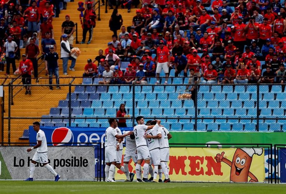 Guatemala suspende el campeonato. EFE/Esteban Biba/Archivo