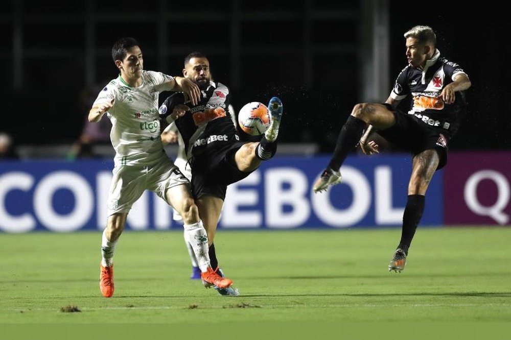 Vasco pasa con lo justo, América Mineiro mata en dos minutos. EFE/Marcelo Sayao/Archivo