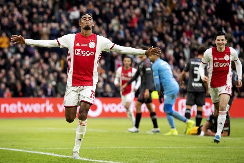 Justin Kluivert a déclaré que Gravenberch est le nouveau Pogba. efe