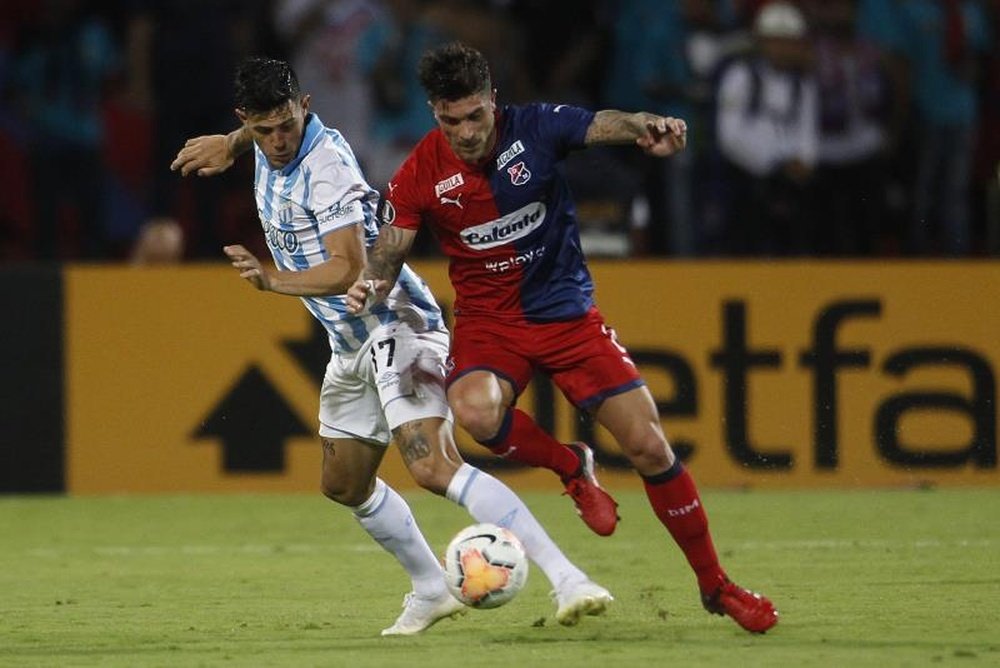 Independiente no falla y Tucumán golea a Racing. EFE
