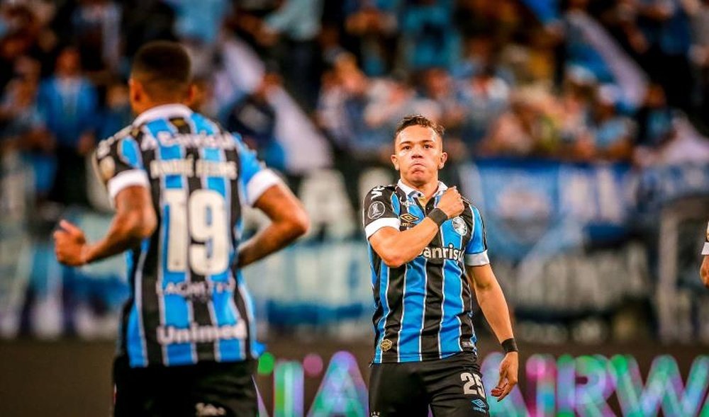 Les joueurs de Grêmio portent des masques en protestation. EFE