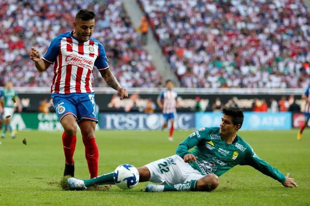 Alexis Vega nunca jugaría en el eterno rival. EFE/Francisco Guasco
