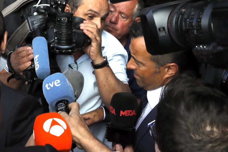 Jorge Mendes, rodeado de micrófonos
