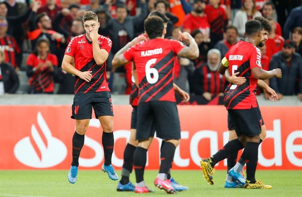 Paranaense completa su tricampeonato con remontada en el añadido. EFE/Hedeson Alves/Archivo