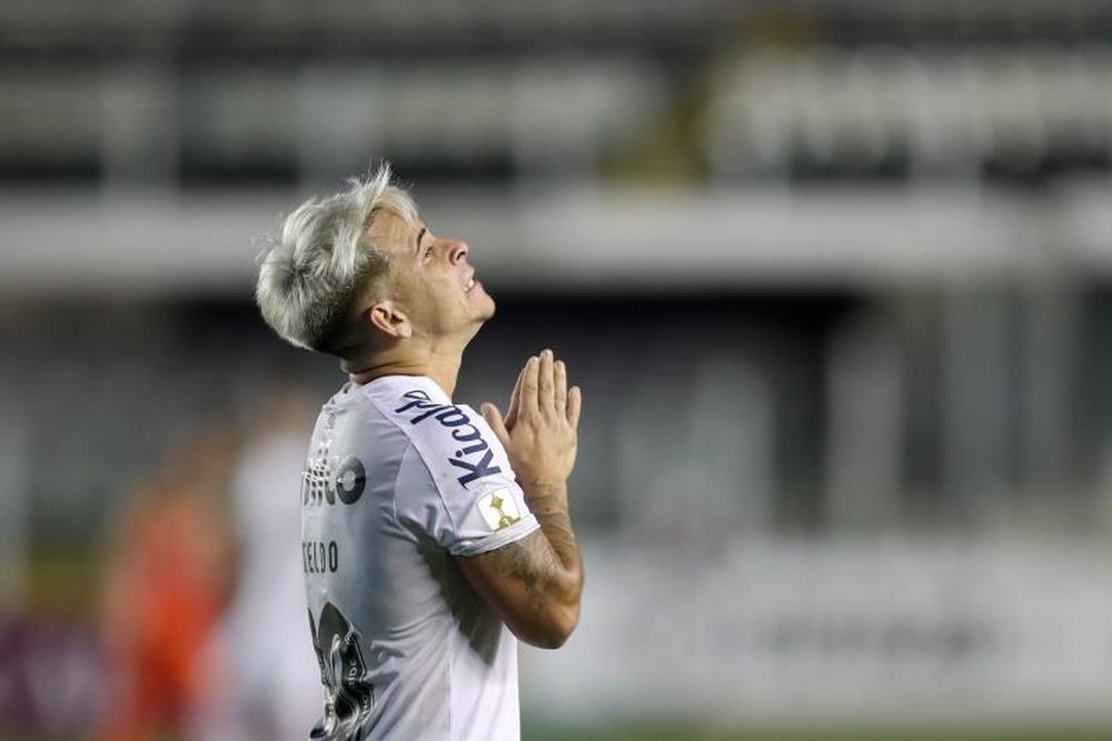 Santos vence e pode ficar com primeiro lugar geral da Liberta. EFE