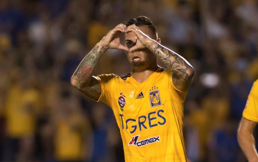 Eduardo Vargas, do Tigres, é alvo do Atlético Mineiro. EFE/Miguel Sierra/Arquivo