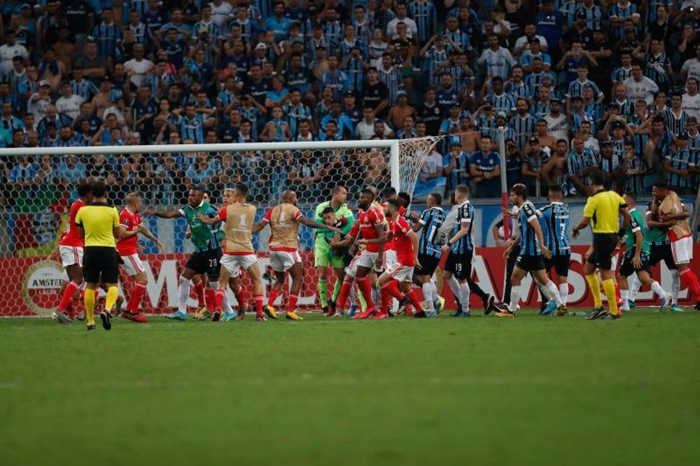 La CONMEBOL ofrecerá ayuda a los clubes de Libertadores y Sudamericana para volar. EFE