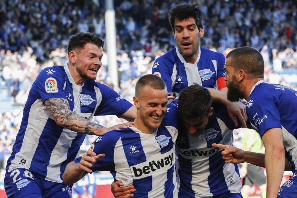 Los jugadores del Alavés negocian con la directiva el ERTE. EFE/David Aguilar/Archivo