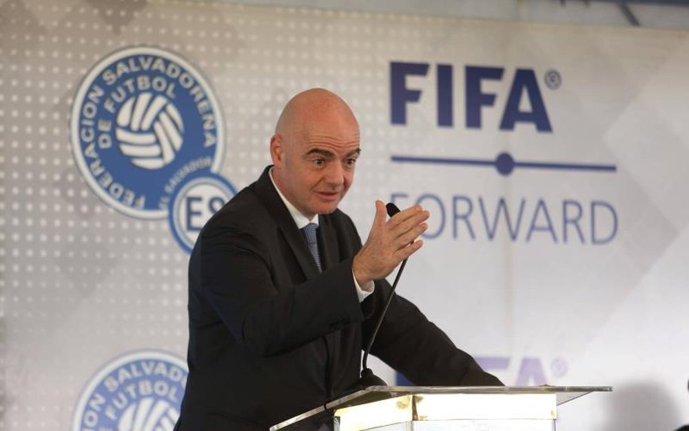 Presidente da FIFA, Gianni Infantino, avalia cenários para retomar futebol. EFE/Miguel Lemus/Arquivo