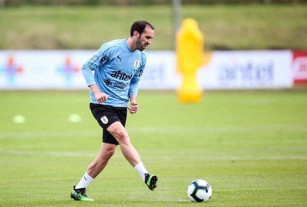 Godín en route pour Cagliari. EFE