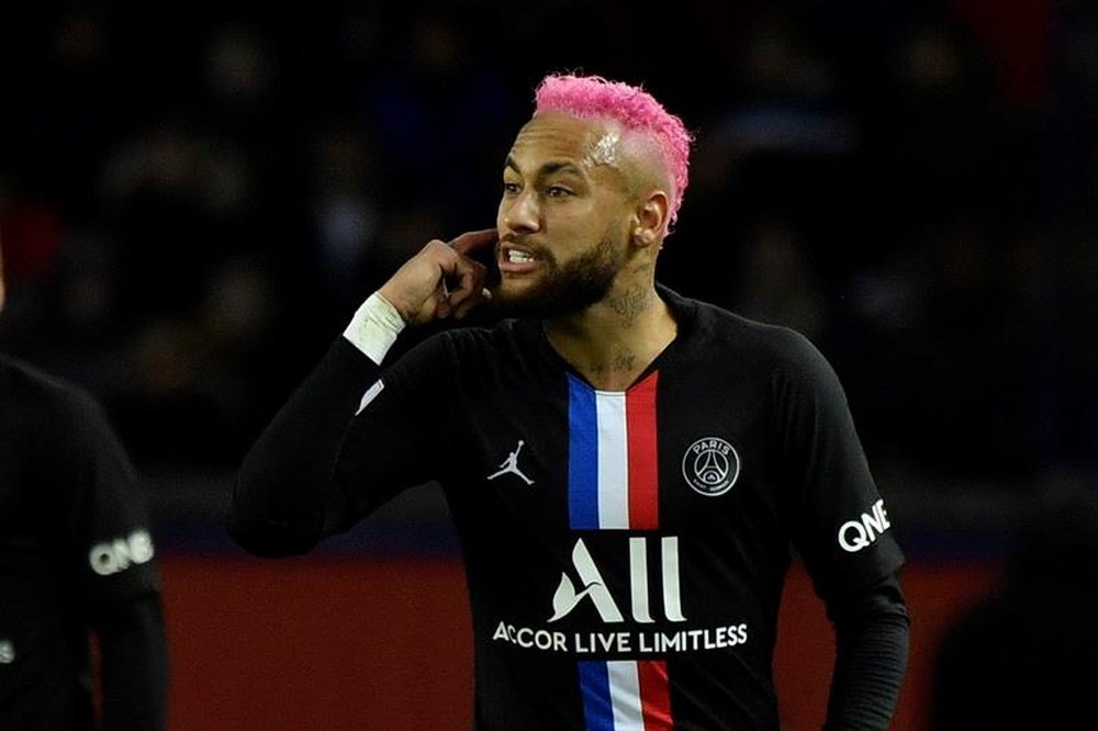 Felipão recomenda que Neymar volte ao Barça para ser o melhor. EFE/EPA/Julien de Rosa