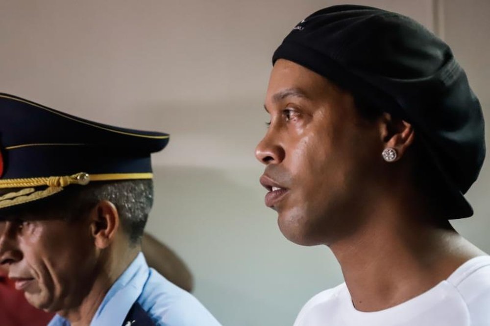 Ronaldinho revelou surpresa com a irregularidade cometida. EFE/Nathalia Aguilar/Archivo