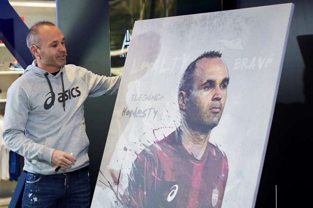 Aos 35 anos, Iniesta projeta futuro à beira do campo. EFE/ Alejandro García/Arquivo