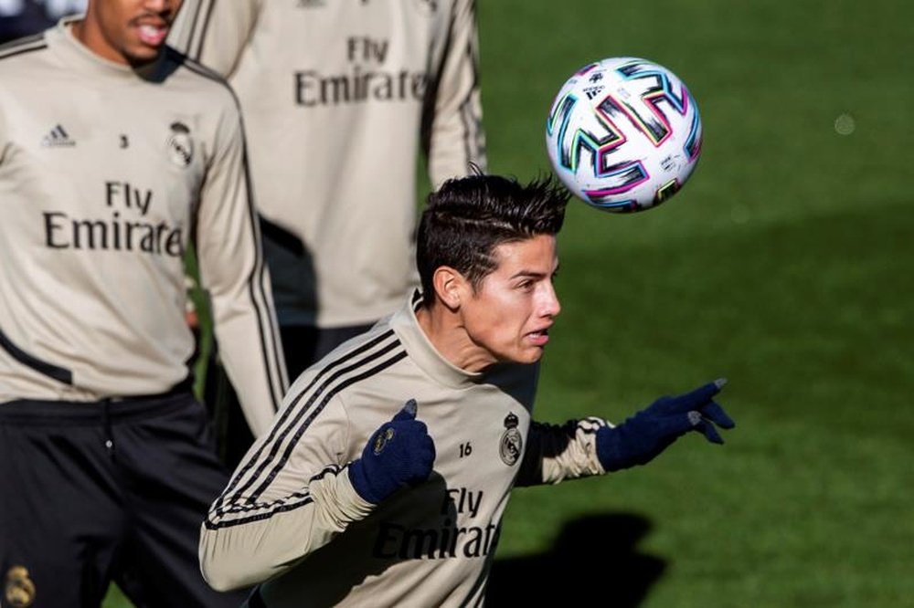 James Rodriguez has been linked with Manchester United. EFE