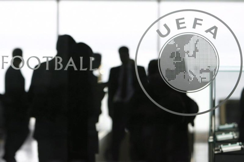 La UEFA habría decidido posponer el choque por positivos en el KF Drita kosovar. EFE