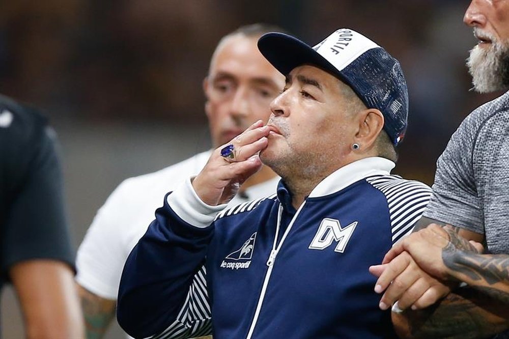 Gimnasia pourrait prolonger Maradona avec un salaire revue à la baisse. EFE