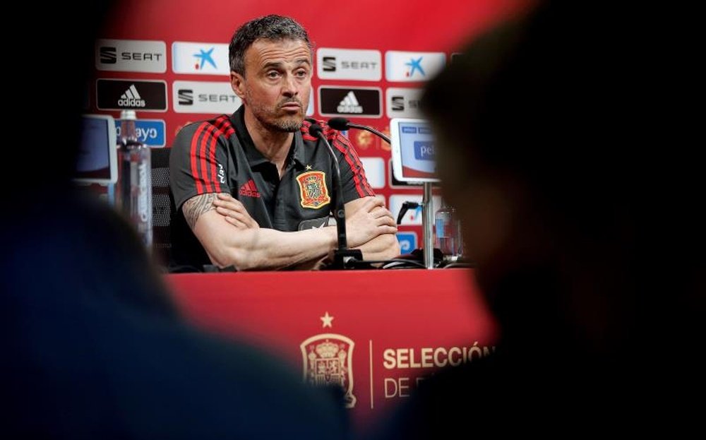 Luis Enrique vê o futebol triste sem a presença do público. EFE