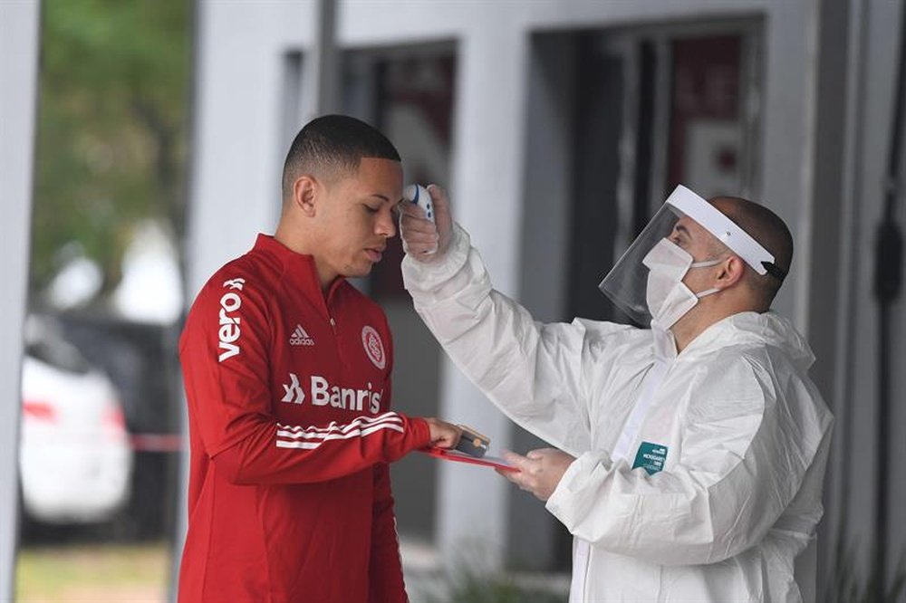 Inter voltou aos treinos com diversos cuidados preventivos. Internacional