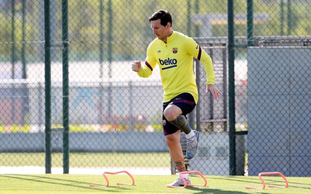 Messi avanza y podría llegar a tiempo al choque ante el Mallorca. EFE