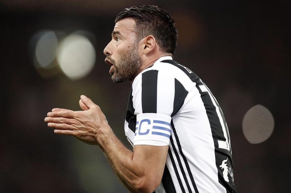 Barzagli leaves Juve for family reasons. EFE