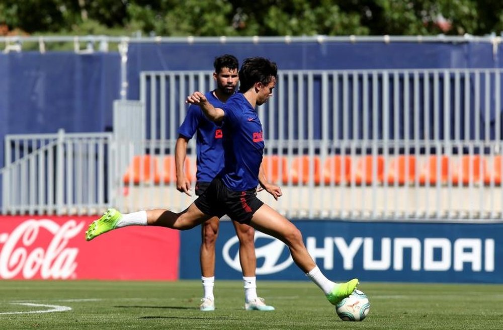 João Félix sofreu entorse no joelho direito. EFE/Atlético de Madrid