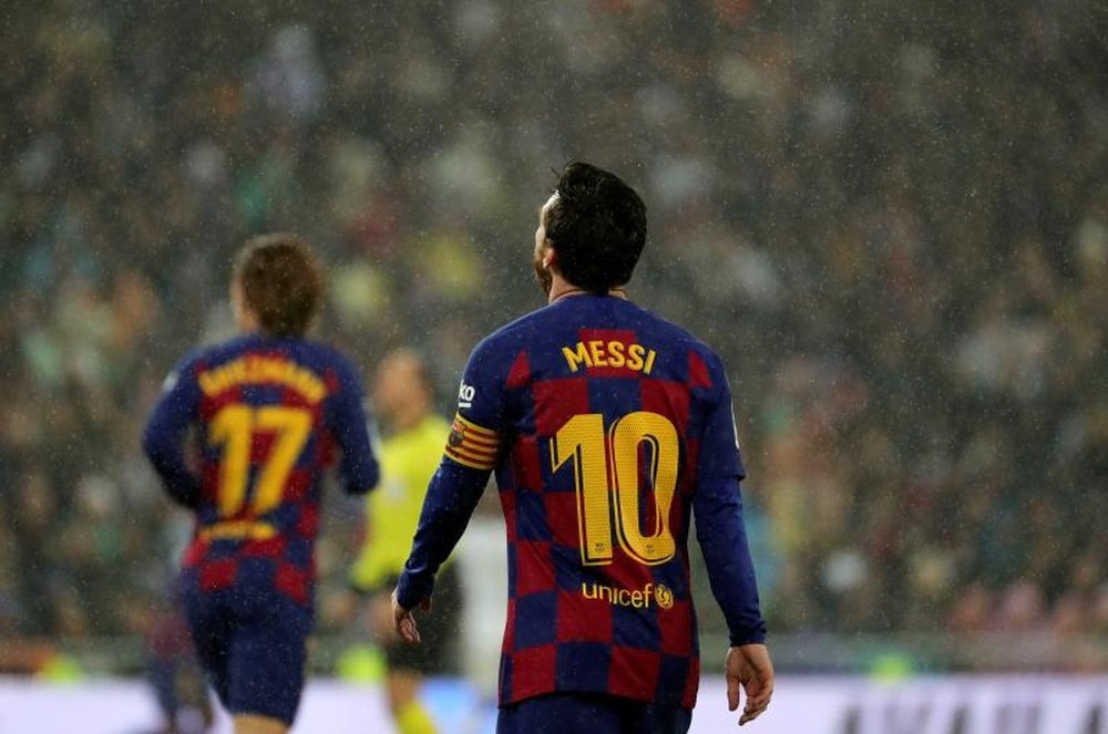 Messi ya come solo en la mesa del 'Pichichi'. EFE/JuanJo Martín/Archivo