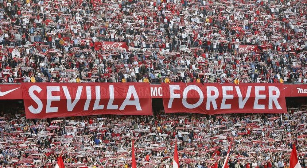 Sevilla e Betis farão o dérbi que marca o retorno do futebol espanho. EFE/Jose Manuel Vidal./Arquivo