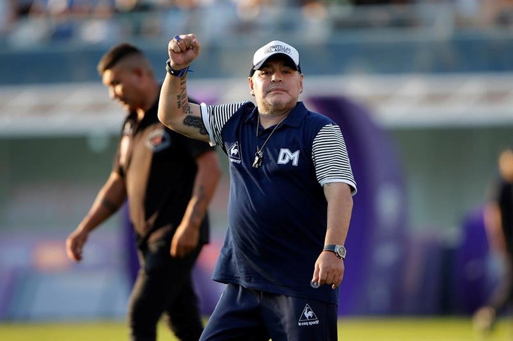 El neurocirujano de Maradona asegura que ya está mucho mejor. EFE