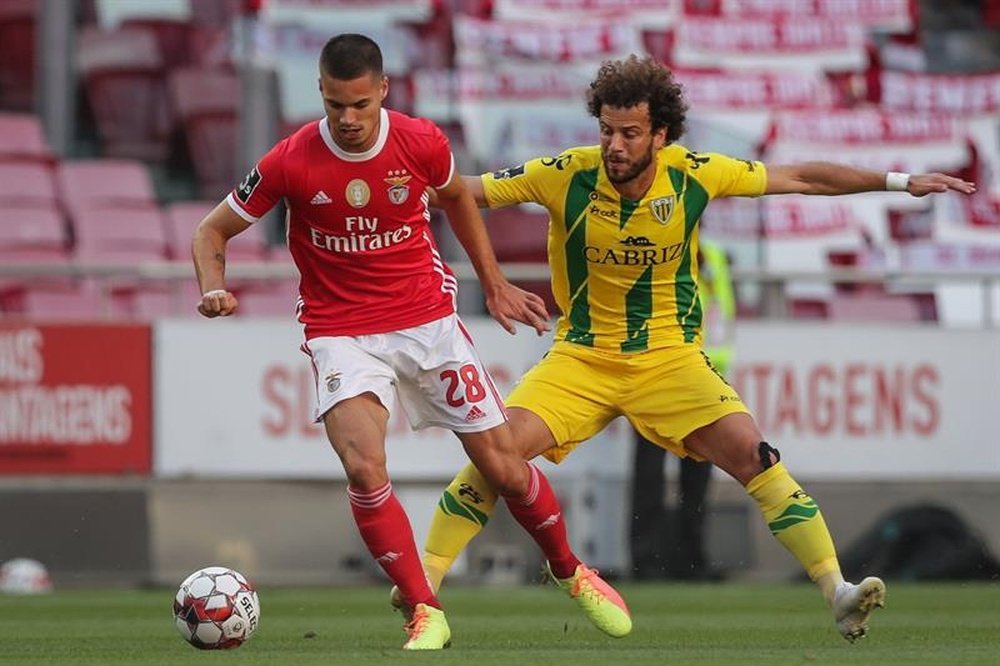 Julian Weigl suena para abandonar el Benfica. EFE/EPA