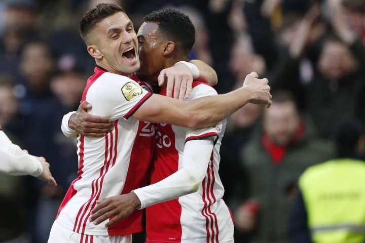 El Ajax se pasea ante el Vitesse para volver a la normalidad