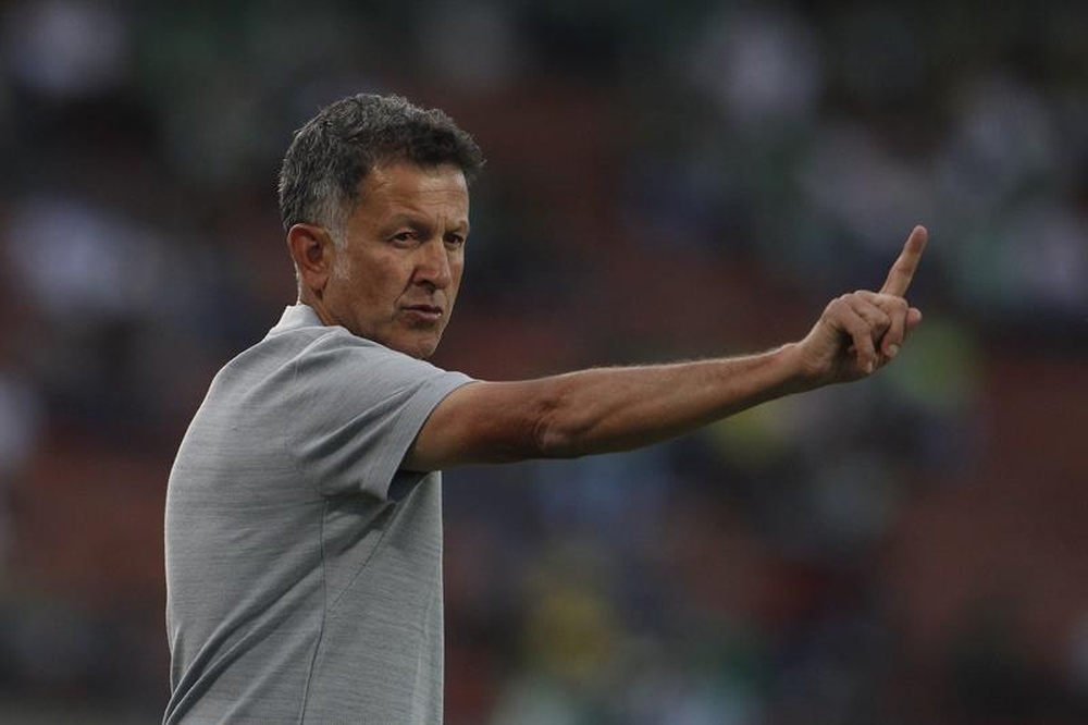 La afición del América cargó contra Osorio. EFE