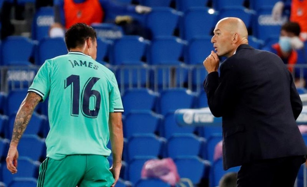 Zidane falou sobre a situação de James. EFE/Juan Herrero