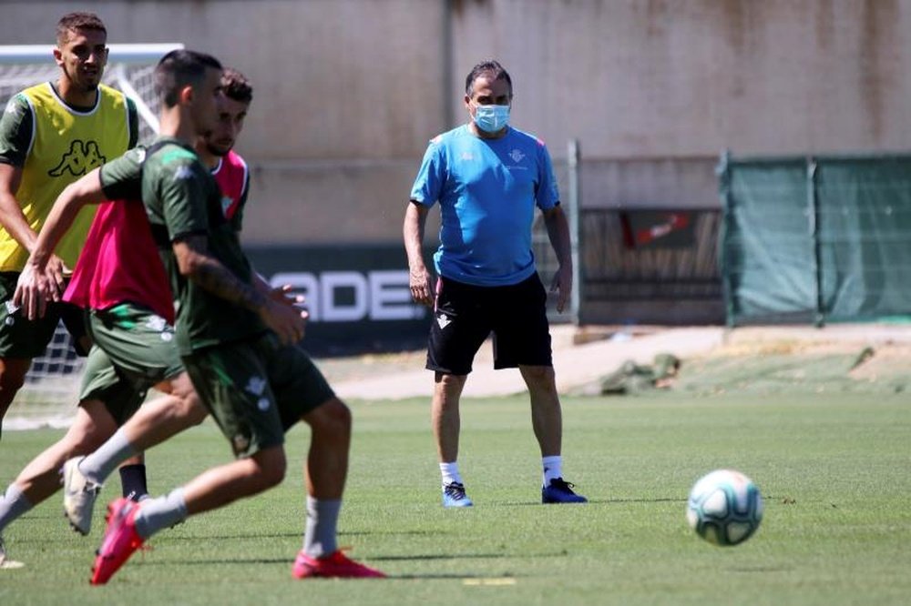Alexis Trujillo dejó claro que, pronto, tendrán nuevo entrenador. EFE