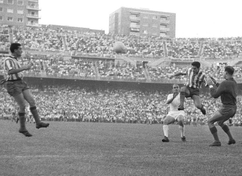 El Atlético ganó su primera Copa del Rey por primera vez ante el Madrid en el 1960. EFE