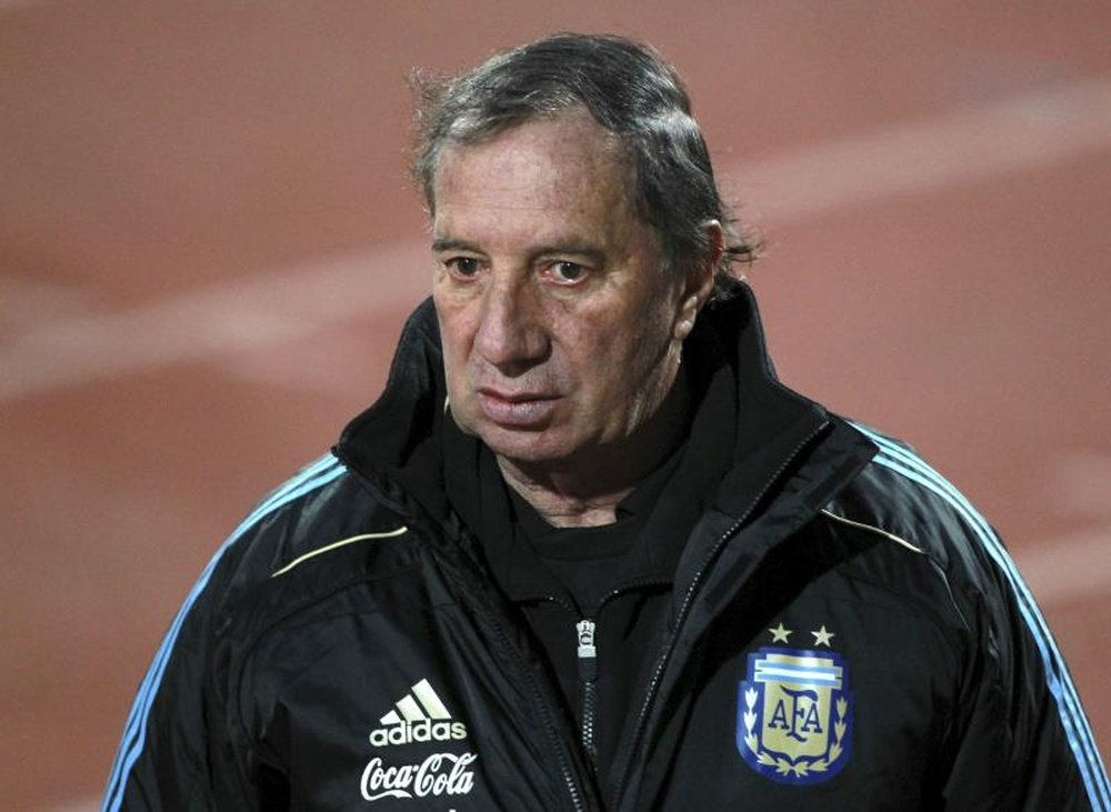 Argentina's '86 World Cup coach Bilardo in hospital after positive coronavirus test. EFE