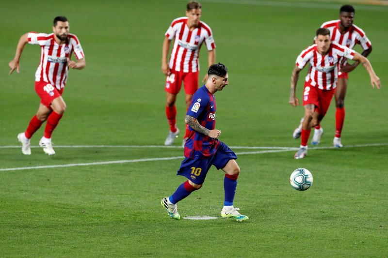 Messi marca de penalti ante el Atlético