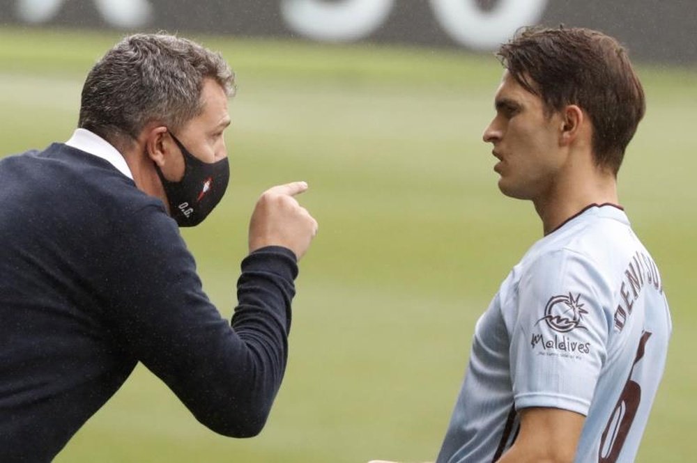 Óscar García alabó el trabajo de su equipo en Ipurua. EFE/Lavandeira Jr