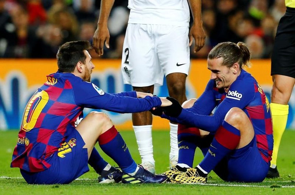 Os dois atacantes estão incomodados com a situação do Barça. EFE/Enric Fontcuberta