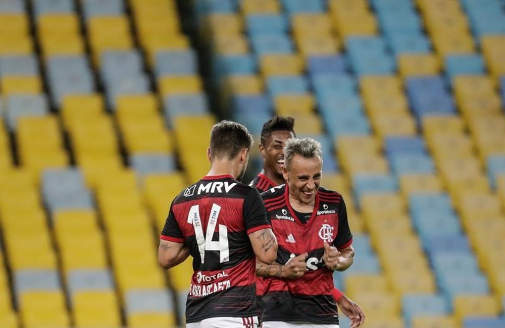 Flamengo vai dividir lucro de anunciantes e vendeu os direitos de transmissão. EFE/Antonio Lacerda
