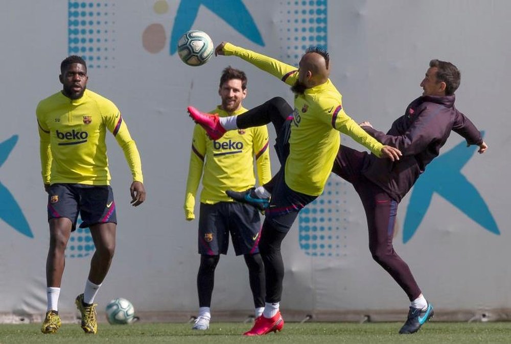 Arturo Vidal trained with the rest of the Barca players before leaving for Inter. EFE