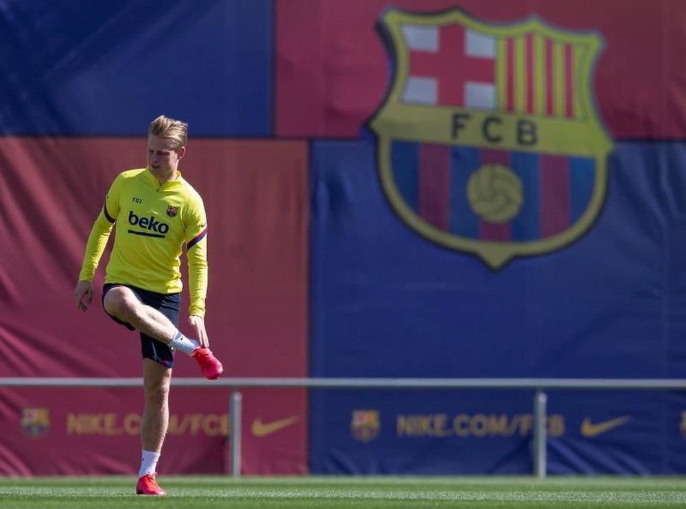 De Jong and Firpo could be back for the Valladolid match. EFE